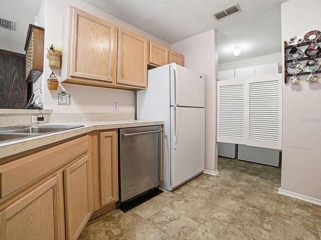 Image 15 of property listing at 2632 MONCAYO AVENUE, The Villages, FL 32162