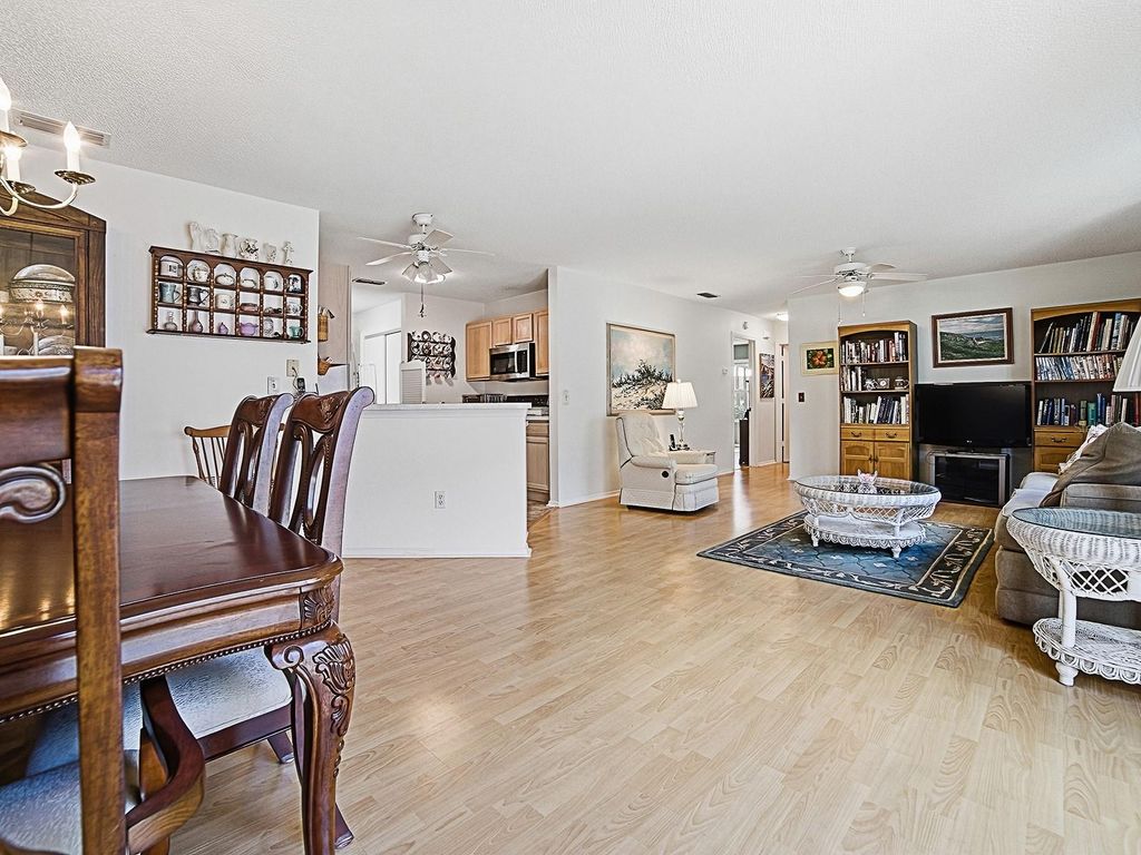 Image 6 of property listing at 2632 MONCAYO AVENUE, The Villages, FL 32162