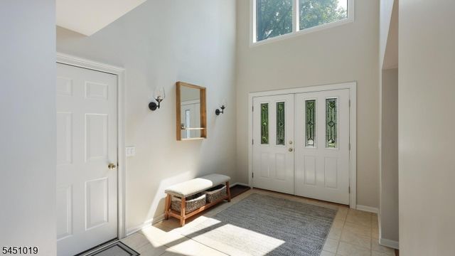 8 Cayuga Way, Bernards Twp., NJ 07920