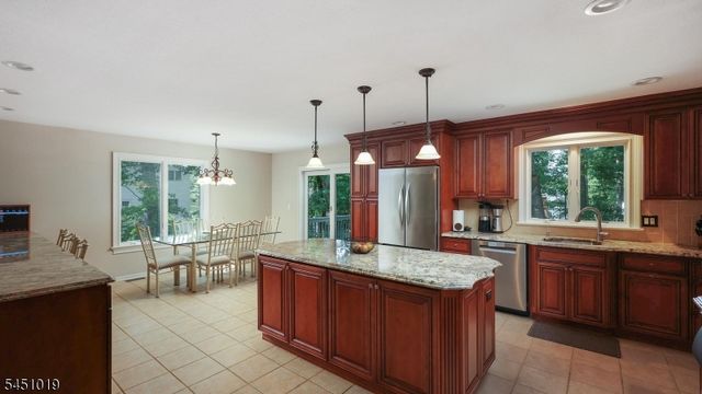 8 Cayuga Way, Bernards Twp., NJ 07920