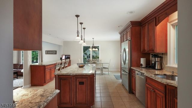 8 Cayuga Way, Bernards Twp., NJ 07920