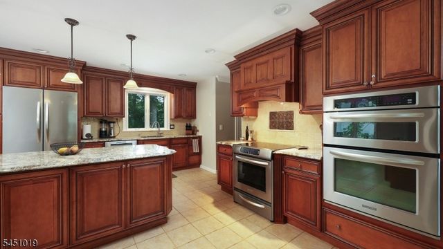 8 Cayuga Way, Bernards Twp., NJ 07920
