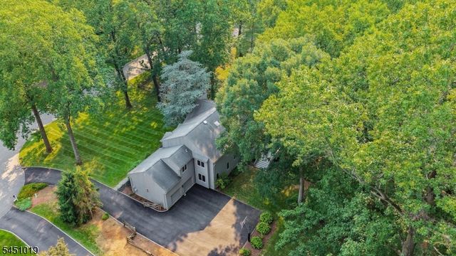 8 Cayuga Way, Bernards Twp., NJ 07920