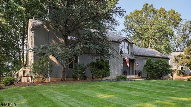 8 Cayuga Way, Bernards Twp., NJ 07920