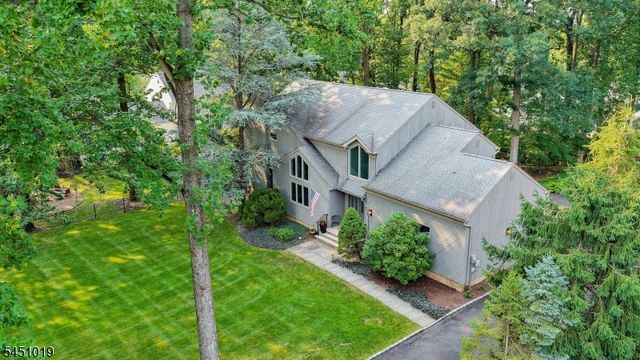 8 Cayuga Way, Bernards Twp., NJ 07920