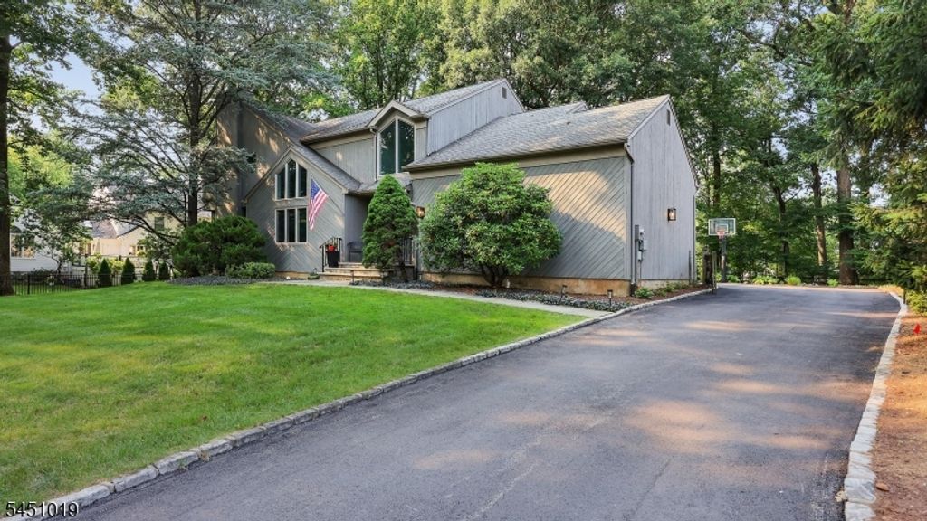 8 Cayuga Way, Bernards Twp., NJ 07920 — photo 4