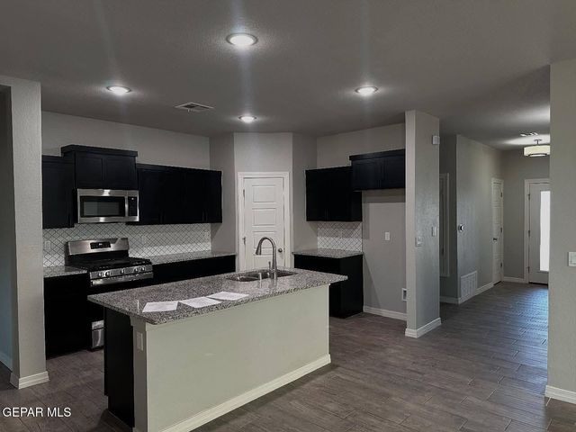 740 Plains Blackfoot Drive, Socorro, TX 79927