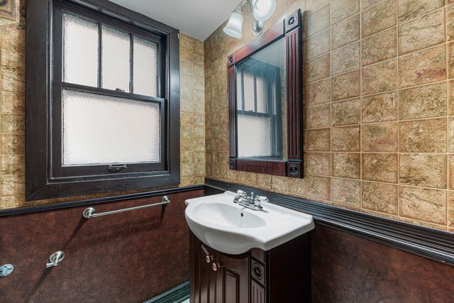 209 Le Moyne Parkway, Oak Park, IL 60302
