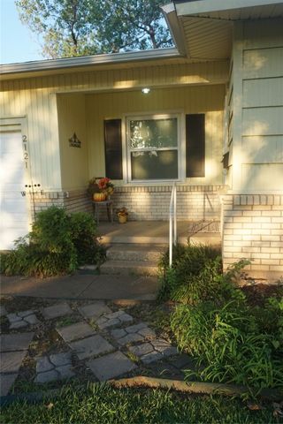 2121 N Alexander Street, Sherman, TX 75092