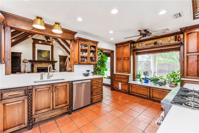 317 Cape Aron Dr, Corpus Christi, TX 78412