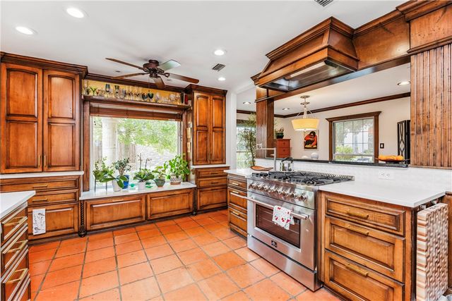 317 Cape Aron Dr, Corpus Christi, TX 78412
