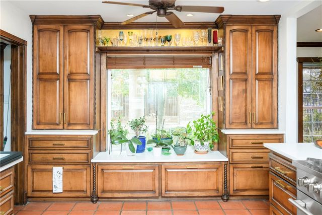 317 Cape Aron Dr, Corpus Christi, TX 78412