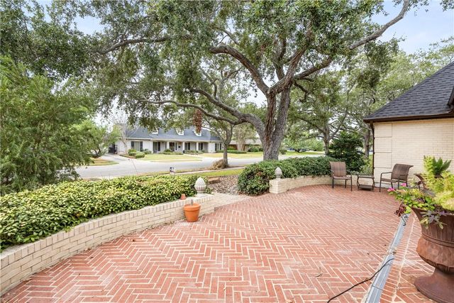 317 Cape Aron Dr, Corpus Christi, TX 78412