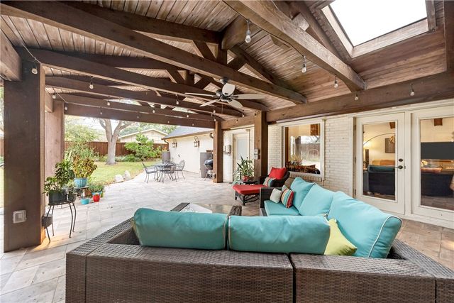 317 Cape Aron Dr, Corpus Christi, TX 78412