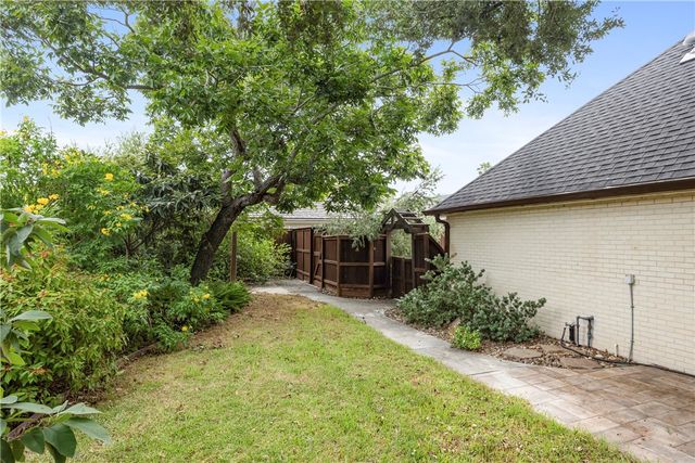 317 Cape Aron Dr, Corpus Christi, TX 78412