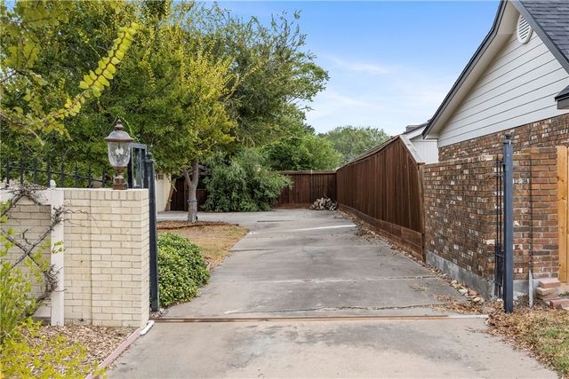 317 Cape Aron Dr, Corpus Christi, TX 78412