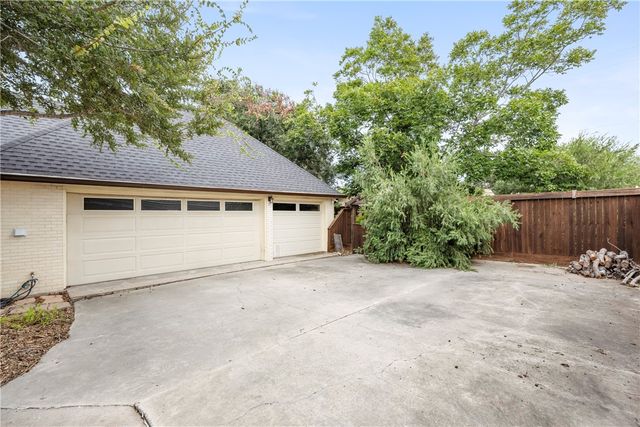 317 Cape Aron Dr, Corpus Christi, TX 78412