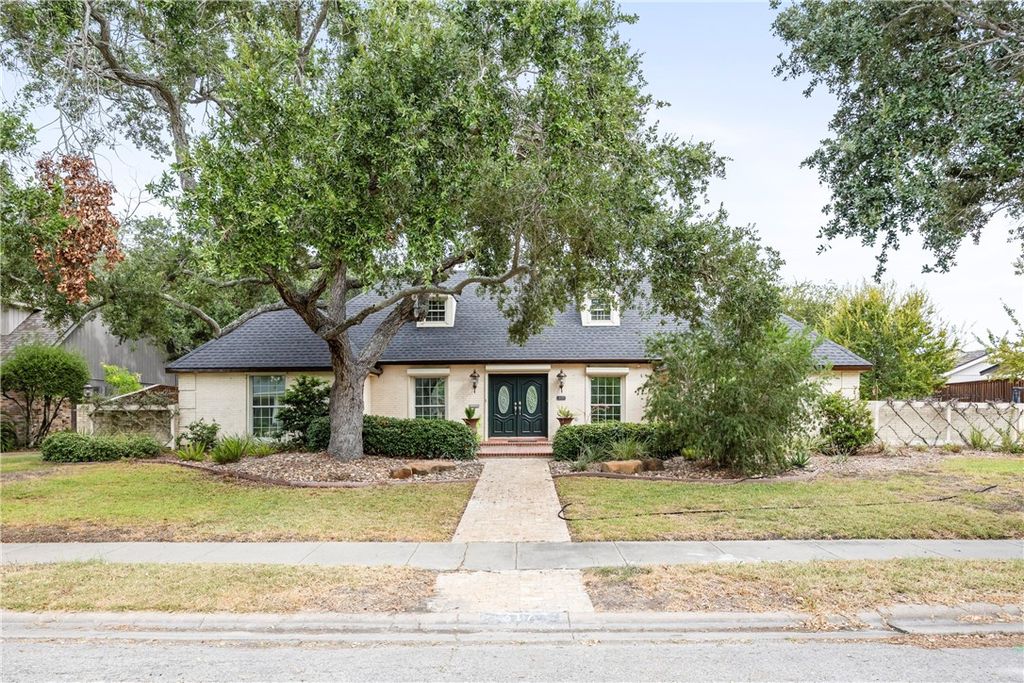 317 Cape Aron Dr, Corpus Christi, TX 78412