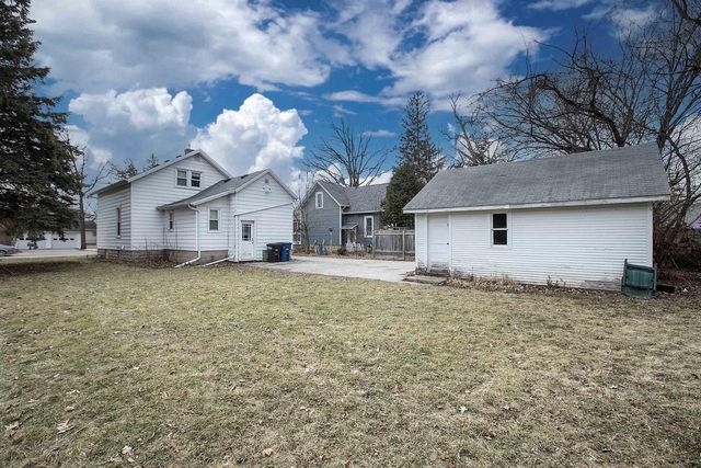 858 VINE AVENUE, Oshkosh, WI 54901