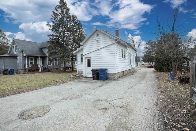 858 VINE AVENUE, Oshkosh, WI 54901
