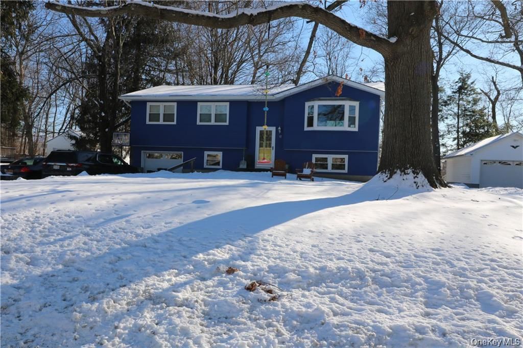 12 Round Lake Avenue, Monroe, NY 10950