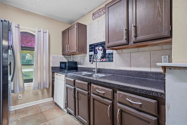 1419 Woodfern Drive, Arlington, TX 76018