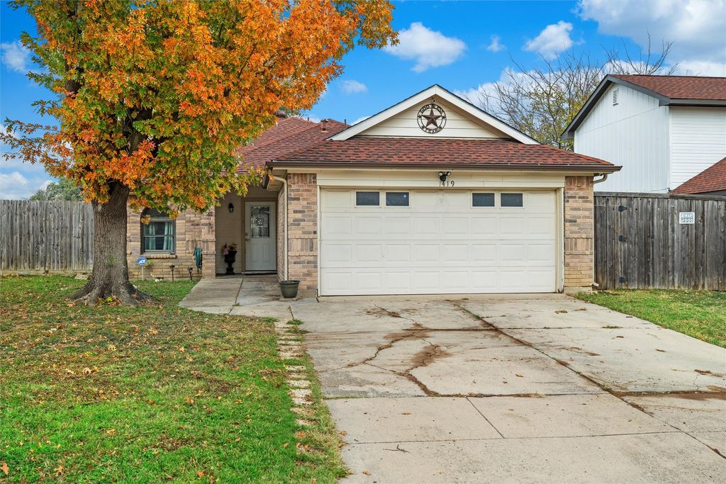 1419 Woodfern Drive, Arlington, TX 76018