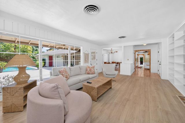 812 E Rialto Avenue, Fresno, CA 93704