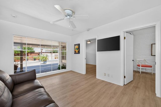 812 E Rialto Avenue, Fresno, CA 93704