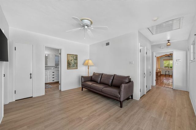 812 E Rialto Avenue, Fresno, CA 93704