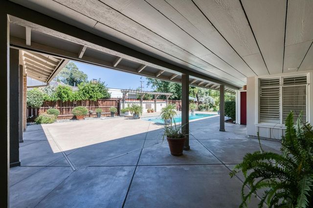 812 E Rialto Avenue, Fresno, CA 93704