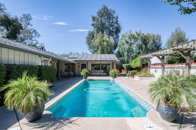 812 E Rialto Avenue, Fresno, CA 93704
