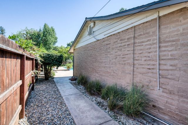 812 E Rialto Avenue, Fresno, CA 93704