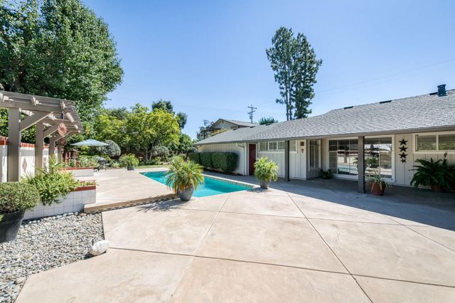 812 E Rialto Avenue, Fresno, CA 93704