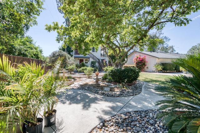 812 E Rialto Avenue, Fresno, CA 93704