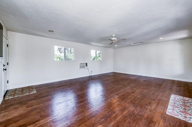 812 E Rialto Avenue, Fresno, CA 93704
