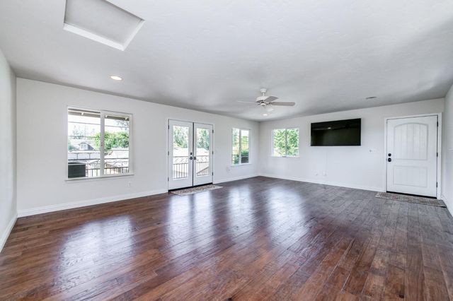 812 E Rialto Avenue, Fresno, CA 93704