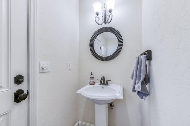 812 E Rialto Avenue, Fresno, CA 93704