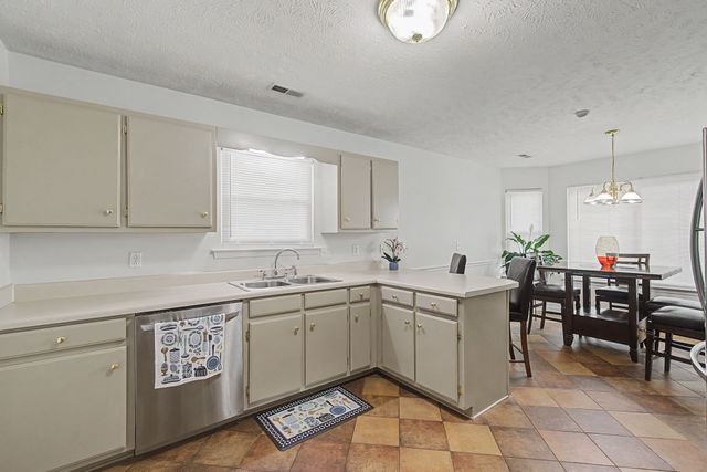 2247 Rosecran Cir, La Vergne, TN 37086