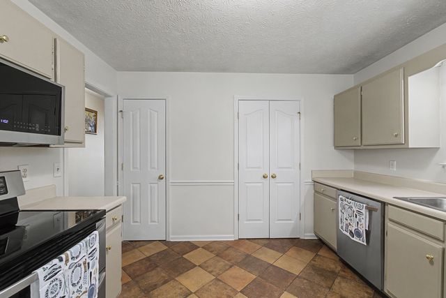 2247 Rosecran Cir, La Vergne, TN 37086