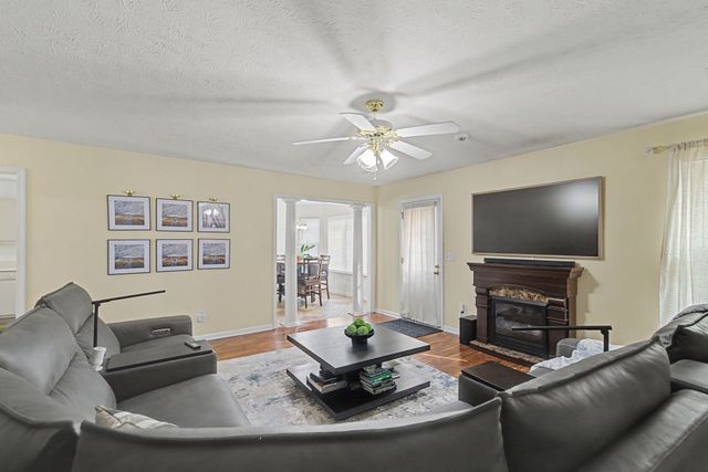 2247 Rosecran Cir, La Vergne, TN 37086