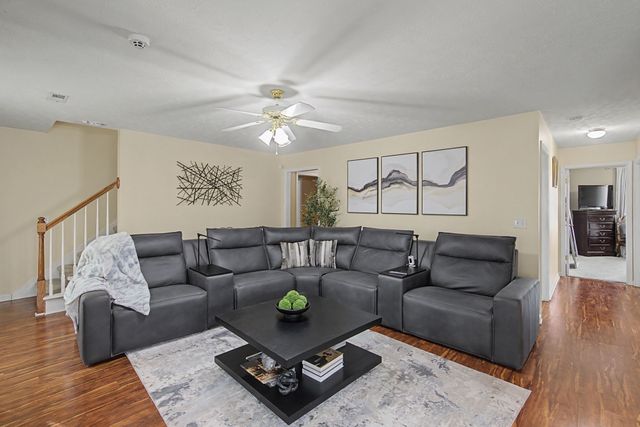 2247 Rosecran Cir, La Vergne, TN 37086