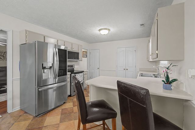 2247 Rosecran Cir, La Vergne, TN 37086