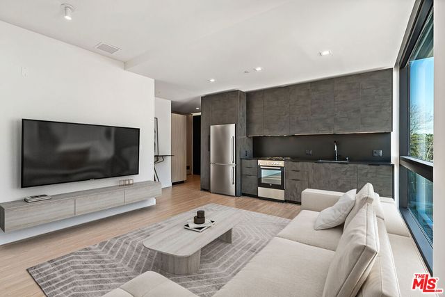 3667 Keystone Avenue 226, Los Angeles, CA 90034