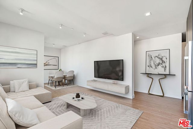 3667 Keystone Avenue 226, Los Angeles, CA 90034