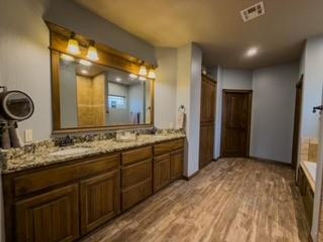 1955 Grants Pass Avenue, Blanchard, OK 73010