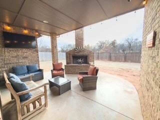 1955 Grants Pass Avenue, Blanchard, OK 73010