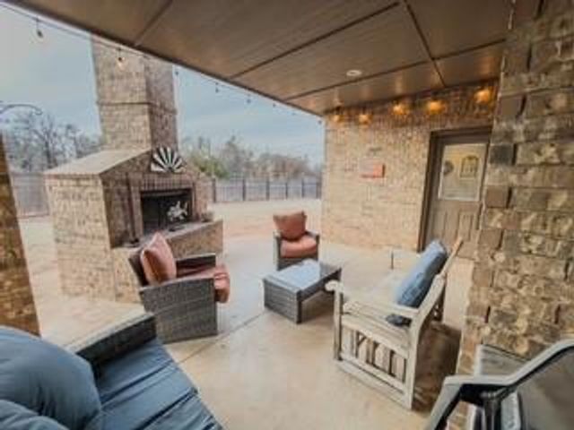 1955 Grants Pass Avenue, Blanchard, OK 73010