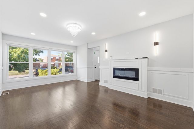657 E 100th Place, Chicago, IL 60628