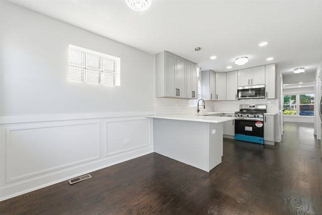 657 E 100th Place, Chicago, IL 60628